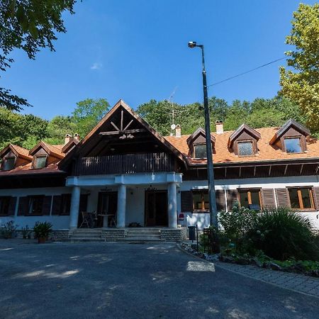 Bed and Breakfast Alsovadacs Vadaszhaz Panzio à Sutto Extérieur photo